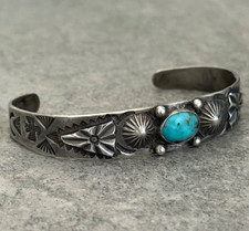 Old Vintage Fred Harvey Era Navajo Turquoise Repousse Coin silver Bracelet - Additional view 2