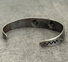 Old Vintage Fred Harvey Era Navajo Turquoise Repousse Coin silver Bracelet - Additional view 7