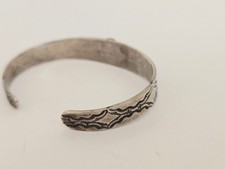 Small VTG Sterling Silver Turquoise Navajo Fred Harvey Era Stamped Cuff Bracelet - Additional view 5