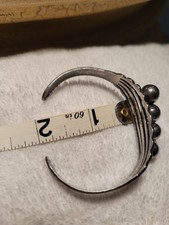 FRED HARVEY ERA MAISELS Navajo THUNDERBIRD Scalloped Sterling Tooled Bracelet - Additional view 4