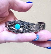 Wonderful Vintage Native American Sterling Silver & Turquoise Cuff Bracelet - Additional view 3