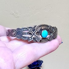 Wonderful Vintage Native American Sterling Silver & Turquoise Cuff Bracelet - Additional view 4