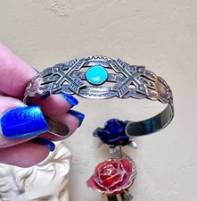 Wonderful Vintage Native American Sterling Silver & Turquoise Cuff Bracelet - Additional view 5