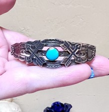 Wonderful Vintage Native American Sterling Silver & Turquoise Cuff Bracelet - Additional view 8