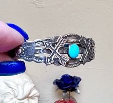 Wonderful Vintage Native American Sterling Silver & Turquoise Cuff Bracelet - Additional view 10
