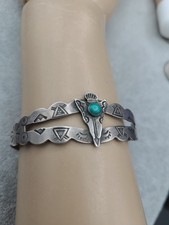 Sterling Silver Hand-stamped Fred Harvey Era Arrow Green Turquoise Cuff Bracelet - Additional view 1
