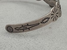 Sterling Silver Hand-stamped Fred Harvey Era Arrow Green Turquoise Cuff Bracelet - Additional view 4