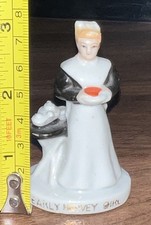 RAILROAD Miscellaneous Early Fred Harvey Girl Figurine    (5448) - Additional view 3