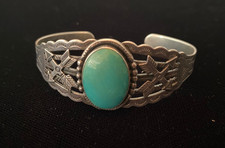 Vintage Fred Harvey Bracelet-Sterling-Crossed Arrows-Large Turquoise - Additional view 1