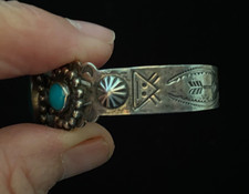 Vintage Fred Harvey Sterling Bracelet Repousse With Nice Stones - Additional view 2