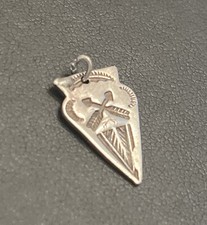 Early Native American Sterling Silver Fred Harvey Arrowhead Crossed Arrow Charm - Additional view 1