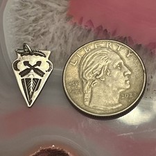 Early Native American Sterling Silver Fred Harvey Arrowhead Crossed Arrow Charm - Additional view 7