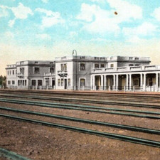 Williams AZ Postcard Santa Fe Railway Depot and Hotel Fray Marcos Fred Harvey WB - Additional view 2