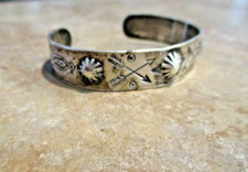 VERY OLD  Fred Harvey Era Navajo Sterling Silver REVERSE PUNCH Design Bracelet - Additional view 5