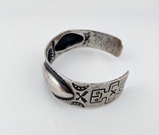 Vtg c1920's Navajo Fred Harvey Era Ingot Silver Repousse Cuff Bracelet Sz 6⅝ - Additional view 6