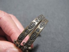 Vintage Fred Harvey style silvertone metal 2 small rusted cuffs bracelets - Additional view 3