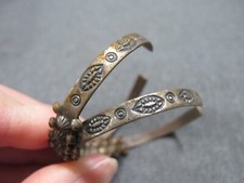 Vintage Fred Harvey style silvertone metal 2 small rusted cuffs bracelets - Additional view 4