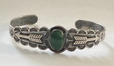 OLD FRED HARVEY ERA Navajo Turquoise Double ARROW SCALLOPED Sterling Bracelet - Additional view 2