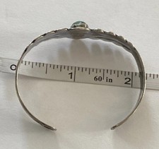 OLD FRED HARVEY ERA Navajo Turquoise Double ARROW SCALLOPED Sterling Bracelet - Additional view 11