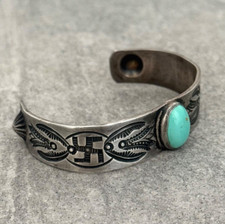 Old FRED HARVEY ERA Navajo Turquoise WHIRLING LOG REPOUSSE Silver Bracelet - Additional view 3