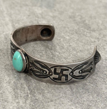 Old FRED HARVEY ERA Navajo Turquoise WHIRLING LOG REPOUSSE Silver Bracelet - Additional view 5