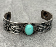 Old FRED HARVEY ERA Navajo Turquoise WHIRLING LOG REPOUSSE Silver Bracelet - Additional view 7