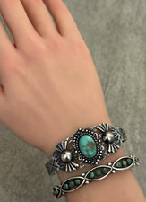 Vintage Fred Harvey Era Navajo CERRILLOS Turquoise Split Shank Sterling Bracelet - Additional view 1