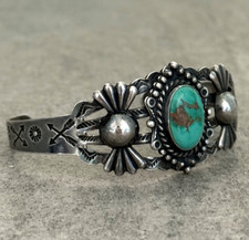 Vintage Fred Harvey Era Navajo CERRILLOS Turquoise Split Shank Sterling Bracelet - Additional view 3
