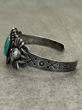 Vintage Fred Harvey Era Navajo CERRILLOS Turquoise Split Shank Sterling Bracelet - Additional view 5