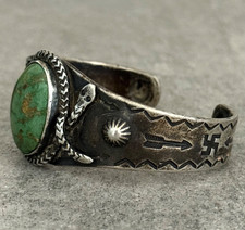 EARLY FRED HARVEY Navajo Turquoise RATTLESNAKE WHIRLING LOG Silver bracelet 47+g - Additional view 4