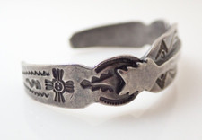Vintage Navajo Fred Harvey Era Arrow Sterling Silver Stamped Cuff Bracelet - Additional view 1