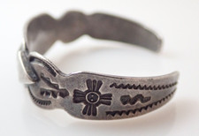 Vintage Navajo Fred Harvey Era Arrow Sterling Silver Stamped Cuff Bracelet - Additional view 5