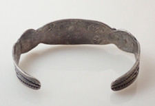 Vintage Navajo Fred Harvey Era Arrow Sterling Silver Stamped Cuff Bracelet - Additional view 8