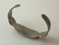 Vintage Navajo Fred Harvey Era Arrow Sterling Silver Stamped Cuff Bracelet - Additional view 10