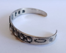 VINTAGE FRED HARVEY ERA NAVAJO INDIAN SILVER DOG CUFF BRACELET - Additional view 1