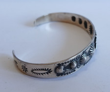 VINTAGE FRED HARVEY ERA NAVAJO INDIAN SILVER DOG CUFF BRACELET - Additional view 3