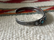 Fred Harvey Era Zuni Turquoise Flowers Stamped Sterling Silver Cuff Bracelet - Additional view 2