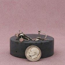 fred harvey era sterling silver vintage stamped arrowhead screw-back earrings - Additional view 2