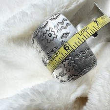 Old Fred Harvey Era Navajo Repousse&Stamped Sterling Silver Cuff Bracelet 52g - Additional view 7