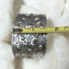 Old Fred Harvey Era Navajo Repousse&Stamped Sterling Silver Cuff Bracelet 52g - Additional view 8