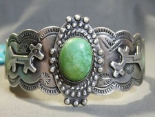 Fred Harvey Era NAVAJO Natural TURQUOISE Sterling Silver DOG HORSE Cuff Bracelet - Additional view 2