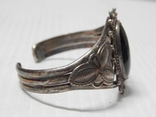 VINTAGE WIDE FRED HARVEY NAVAJO INDIAN STERLING SILVER + JET CUFF BRACELET - Additional view 4