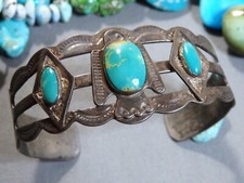 Fred HarveyEra NAVAJO Nevada TURQUOISE Sterling Silver THUNDERBIRD Cuff Bracelet - Additional view 11