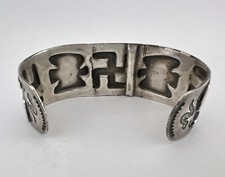 1930's Navajo Fred Harvey Silver Stamped Whirling Log Thunderbird Cuff Bracelet - Additional view 5