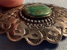VTG NAVAJO FRED HARVEY ERA STERLING TURQUOISE CROSSED ARROWS STAMPED CONCHO PIN - Additional view 5