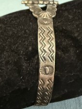 VINTAGE FRED HARVEY ERA STERLING TURQUOISE LIGHTNING / SUN STAMPED BRACELET - Additional view 2