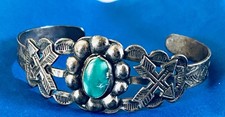 VINTAGE OLD FRED HARVEY ERA NAVAJO STERLING SILVER CROSSED ARROWS CUFF BRACELET