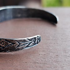 Fred Harvey Era Navajo Sterling Silver Cuff Bracelet Green Turquoise Arrows Sign - Additional view 4