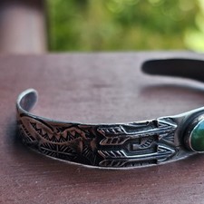 Fred Harvey Era Navajo Sterling Silver Cuff Bracelet Green Turquoise Arrows Sign - Additional view 7