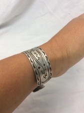 vtg.Native American Navajo Fred Harvey Era silver Stamp whirling  Cuff Bracelet - Additional view 1